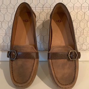 UGG Shoes - Ugg Australia Gwynith Leather Slip Ons New UGG Shoes - Ugg Australia Gwynith Leather Slip Ons New
